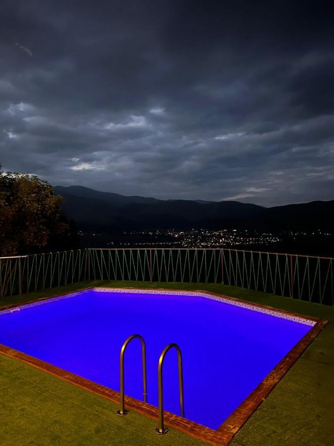 Glamping Wolf Mount Villa Margahovit Luaran gambar